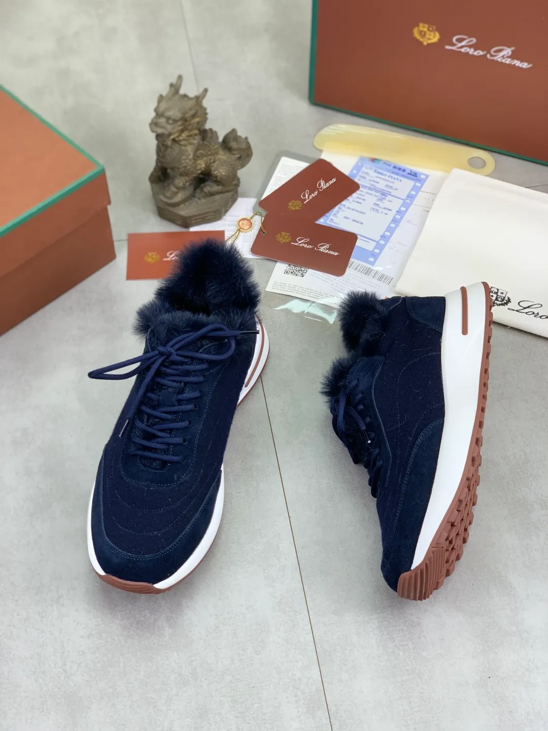 Men's Men's Shoes 💰P460 New Style 💰Mauri The latest casual shoes Loro Piana 💯Top grade💯Buy the original copy💯 Founded the existing Loro Piana company on April 24, 1924. It is now the sixth generation of family business, providing top quality products to customers who are discerning about taste and quality. Imported original fly woven fabric with cowhide fabric, plain calfskin lining. Hand-sewn thread with cowhide feet. Original packaging. High-end outsole. Size: 38-44 (customized for 45 and 46). 5️⃣ colors available.